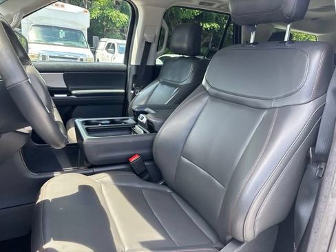 Used 2025 Ford Expedition Active AWD/4WD image 6