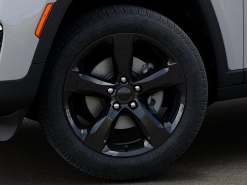 New 2025 Jeep Grand Cherokee Limited w/ Black Appearance Package AWD/4WD image 9