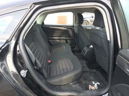 Used 2018 Ford Fusion SE w/ Fusion SE Technology Package image 16