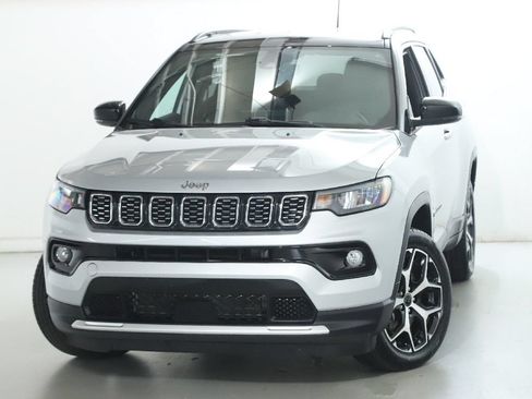 Used 2025 Jeep Compass Limited AWD/4WD image 3