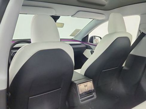 Used 2026 Tesla Model Y Long Range image 28