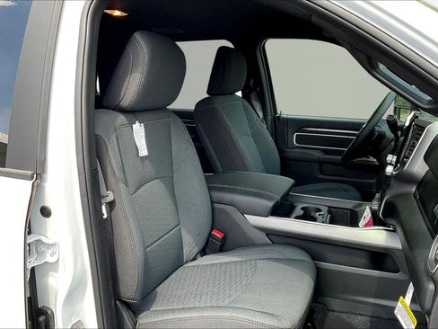 New 2026 RAM 3500 Big Horn AWD/4WD image 17