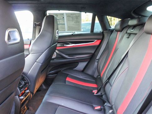 Used 2018 BMW X6 M image 23