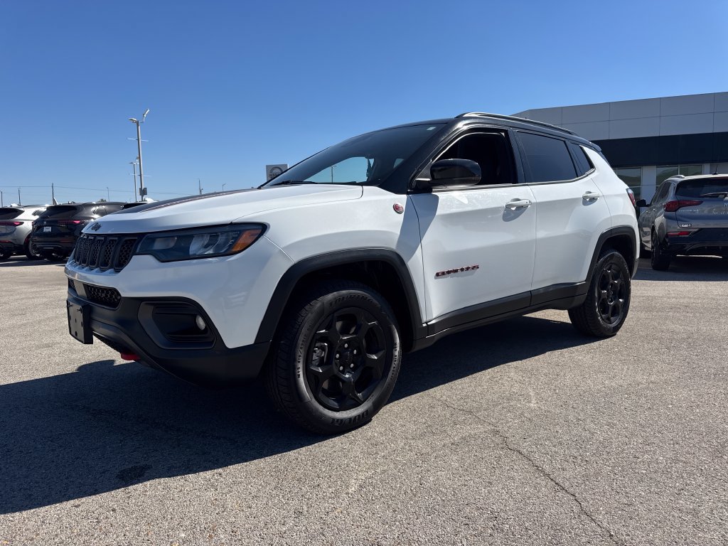 Used 2023 Jeep Compass Trailhawk AWD/4WD image 2