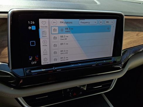 Used 2025 Volkswagen Atlas SE image 16