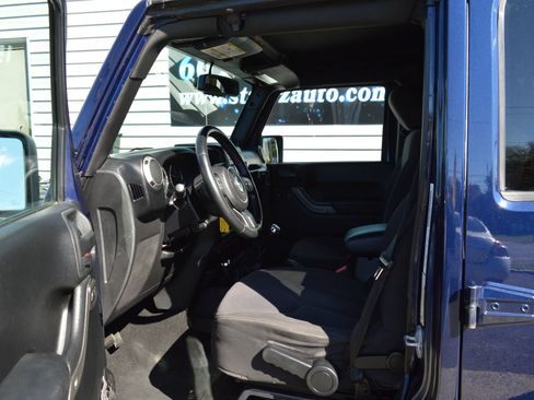 Used 2013 Jeep Wrangler Unlimited Sport image 10