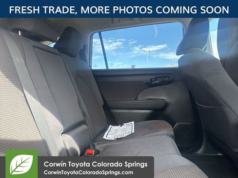 Used 2023 Toyota Highlander LE image 9