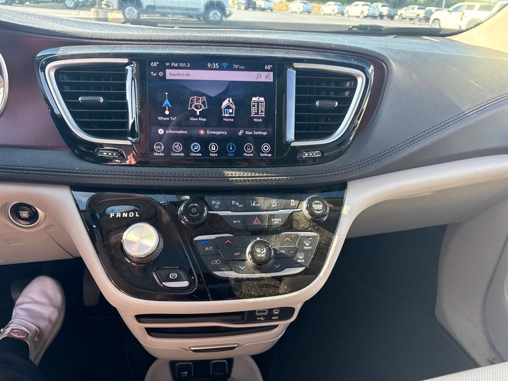 Used 2020 Chrysler Pacifica Limited w/ Advanced Safetytec Group FWD image 20
