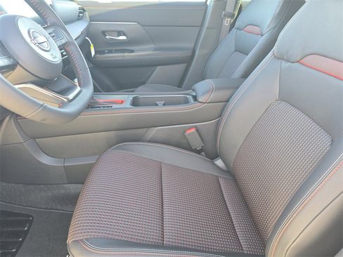 New 2026 Nissan Kicks SR AWD/4WD image 13