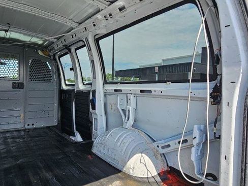 Used 2014 GMC Savana 2500 RWD image 32