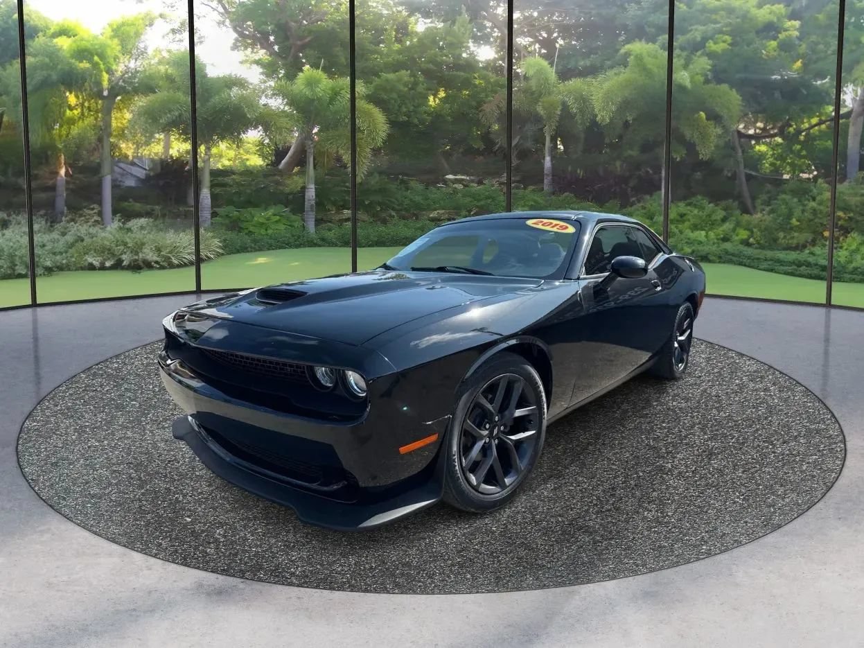 Used 2019 Dodge Challenger SXT w/ Blacktop Package RWD image 8
