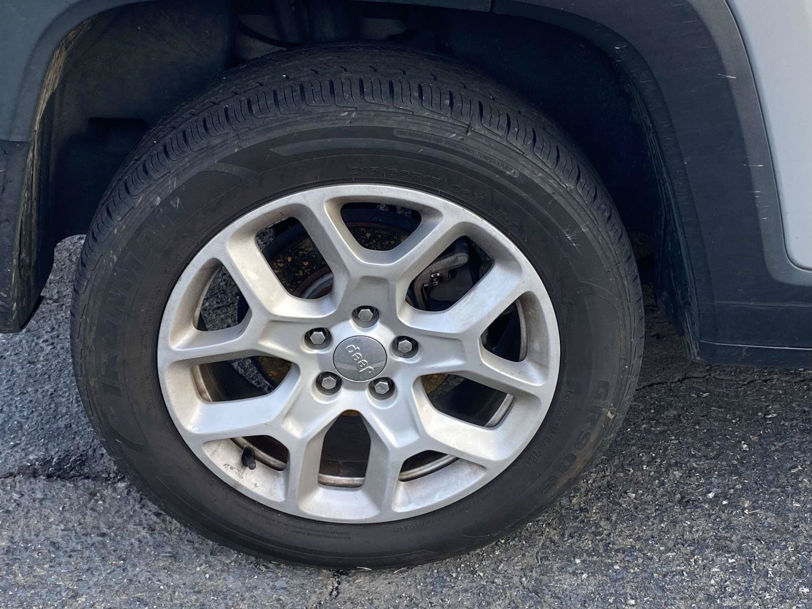 Used 2018 Jeep Renegade Latitude w/ Cold Weather Group AWD/4WD image 9