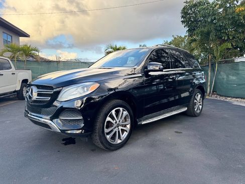 Used 2018 Mercedes-Benz GLE 350 w/ Premium 1 Package image 4