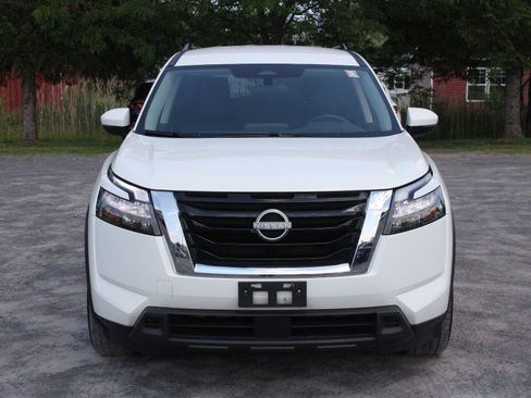 Used 2025 Nissan Pathfinder SV AWD/4WD image 2