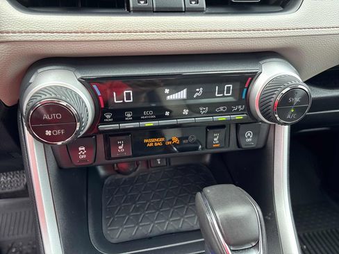 Used 2021 Toyota RAV4 XLE Premium AWD/4WD image 22