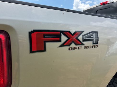 Used 2017 Ford F250 Lariat w/ Lariat Ultimate Package AWD/4WD image 9
