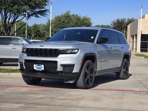 Used 2023 Jeep Grand Cherokee L Laredo AWD/4WD image 3