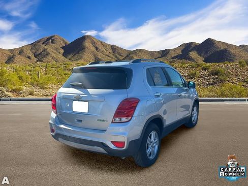 Used 2020 Chevrolet Trax LT w/ LT Convenience Package FWD image 4