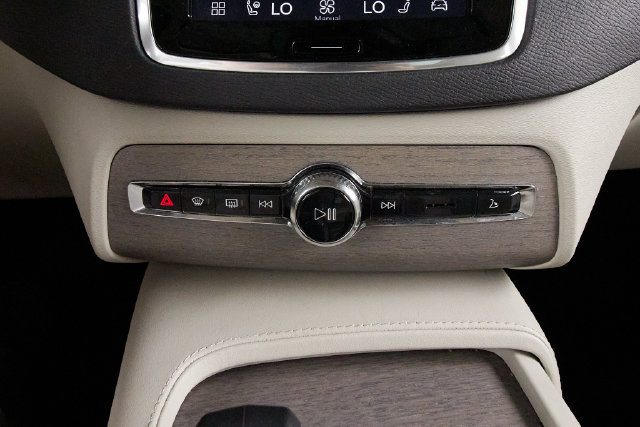 Used 2023 Volvo XC90 B6 Plus w/ Protection Package Premier AWD/4WD image 14
