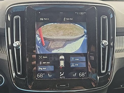 Used 2020 Volvo XC40 T5 R-Design w/ Protection Package Premier image 8