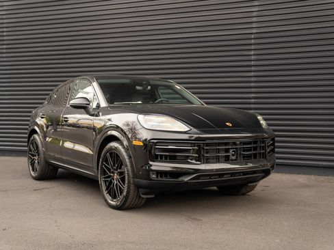 New 2026 Porsche Cayenne Base image 12