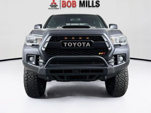 Used 2017 Toyota Tacoma TRD Sport w/ Tow Package (A/T) AWD/4WD image 2