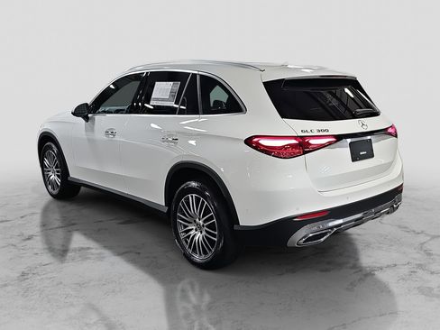 Certified 2025 Mercedes-Benz GLC 300 image 8