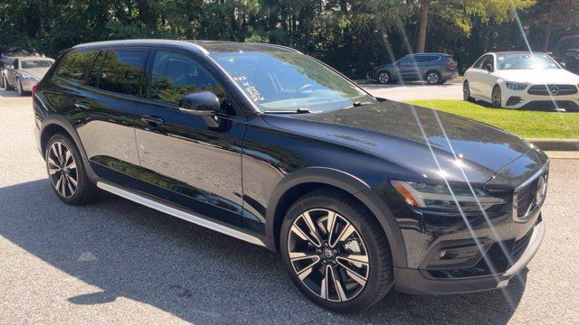 Used 2026 Volvo V60 B5 Cross Country Ultra AWD/4WD image 2