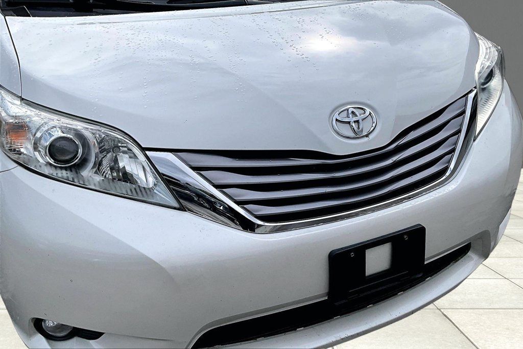 Used 2017 Toyota Sienna XLE Premium FWD image 21