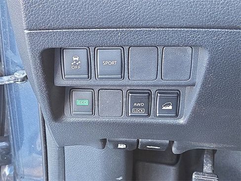 Used 2015 Nissan Rogue SV image 24