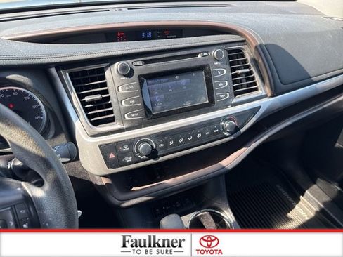 Certified 2019 Toyota Highlander LE image 21
