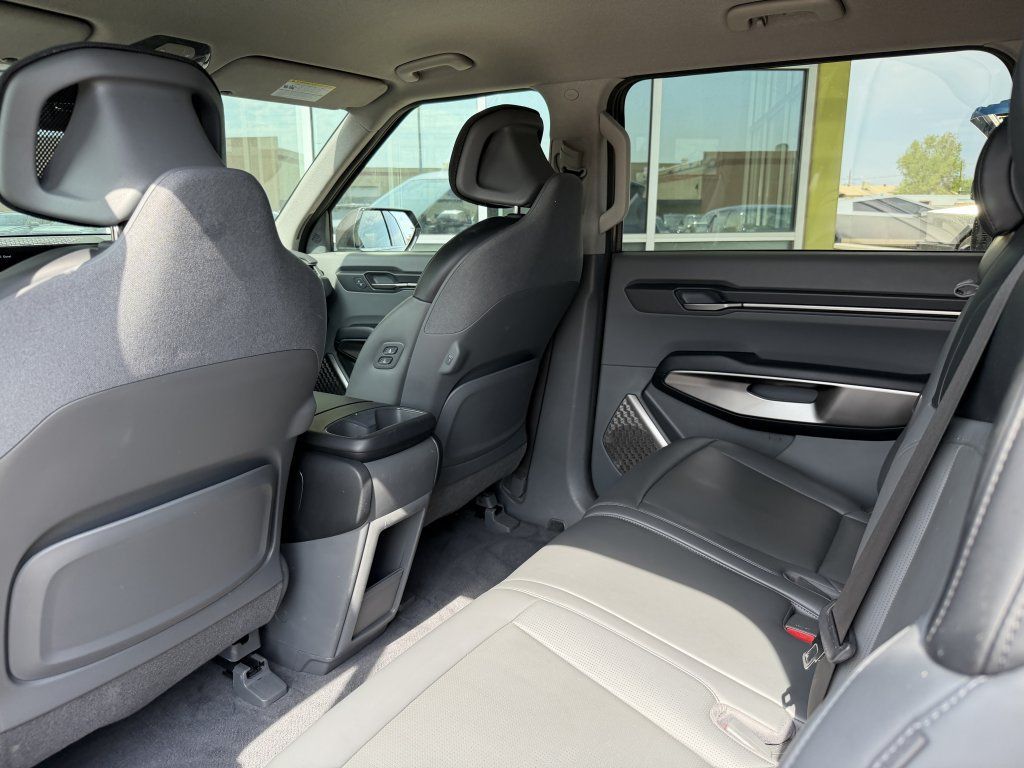 Used 2024 Kia EV9 Light RWD image 32