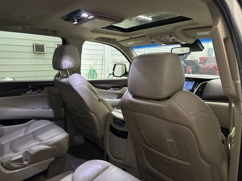 Used 2016 Cadillac Escalade Luxury AWD/4WD image 33