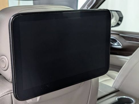 Used 2023 Chevrolet Tahoe Z71 w/ Luxury Package AWD/4WD image 16