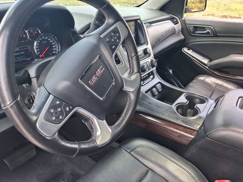 Used 2017 GMC Yukon XL SLT w/ Open Road Package RWD image 11