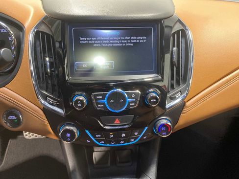 Used 2017 Chevrolet Cruze Premier image 16