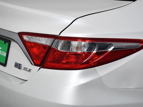 Used 2017 Toyota Camry XLE image 31