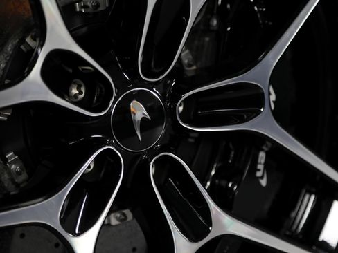 Used 2022 McLaren 765LT RWD image 22