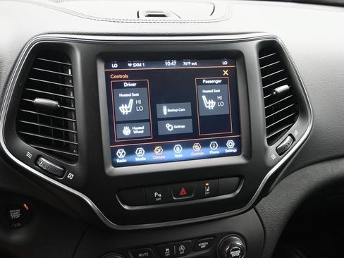 Used 2021 Jeep Cherokee Latitude Lux w/ Comfort/Convenience Group AWD/4WD image 19