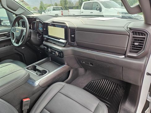 Used 2024 Chevrolet Silverado 3500 LTZ w/ LTZ Convenience Package AWD/4WD image 32