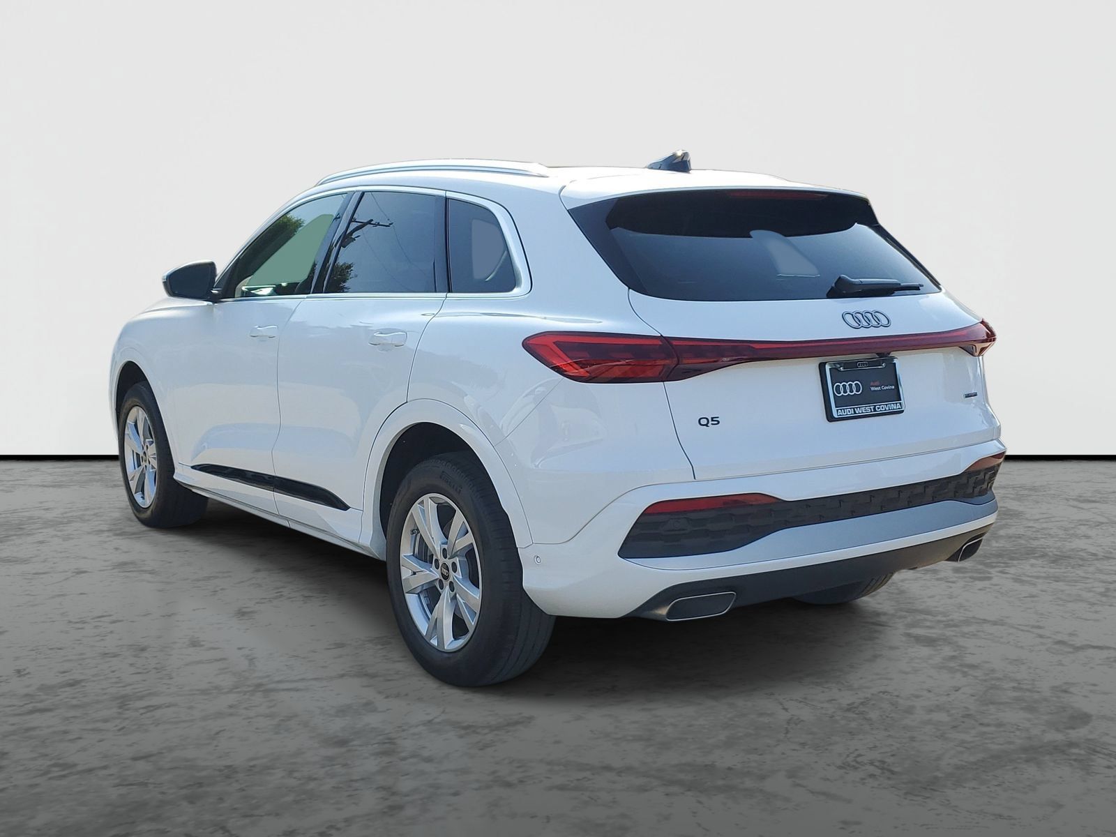 Used 2025 Audi Q5 Premium w/ Convenience Package AWD/4WD image 3