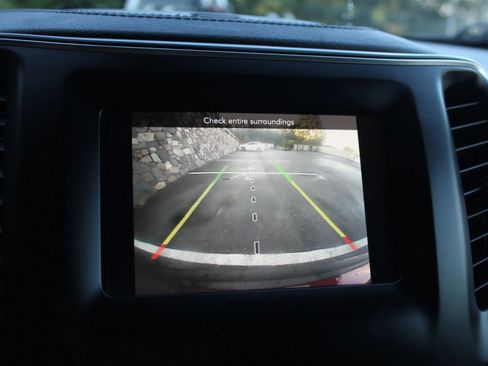 Used 2019 Jeep Cherokee Latitude w/ Cold Weather Group image 35