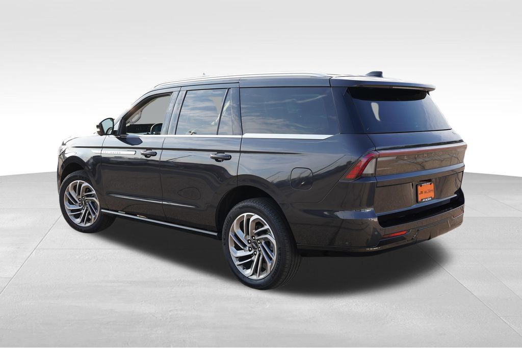 Used 2025 Lincoln Navigator Reserve AWD/4WD image 7