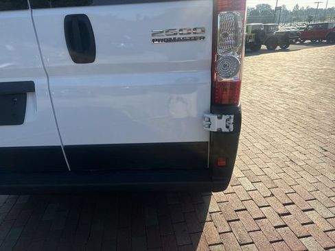 Used 2025 RAM ProMaster 2500 w/ U-Haul Equipment Group FWD image 12