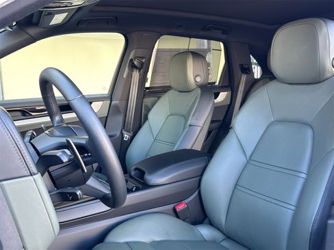 Used 2025 Porsche Cayenne image 5