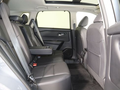 Used 2025 Nissan Rogue SL w/ Tech Package FWD image 14