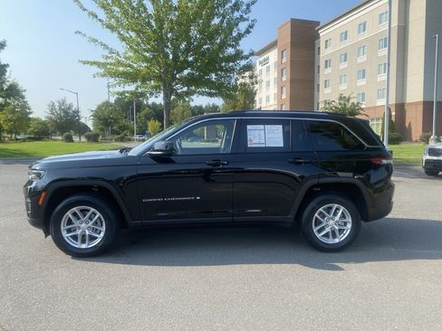 Used 2023 Jeep Grand Cherokee Laredo w/ Luxury Tech Group I AWD/4WD image 8