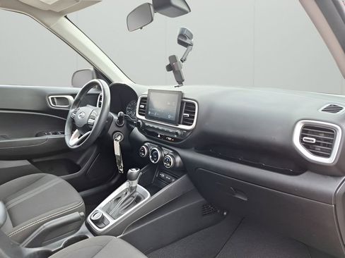 Used 2022 Hyundai Venue SEL FWD image 15
