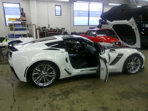 Used 2015 Chevrolet Corvette Z06 w/ 3LZ Preferred Equipment Group image 11