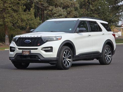 Used 2020 Ford Explorer ST w/ Premium Technology Package image 9
